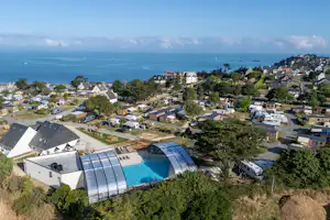 Camping Sandaya Val André - Luftaufnahme des Campingplatzes