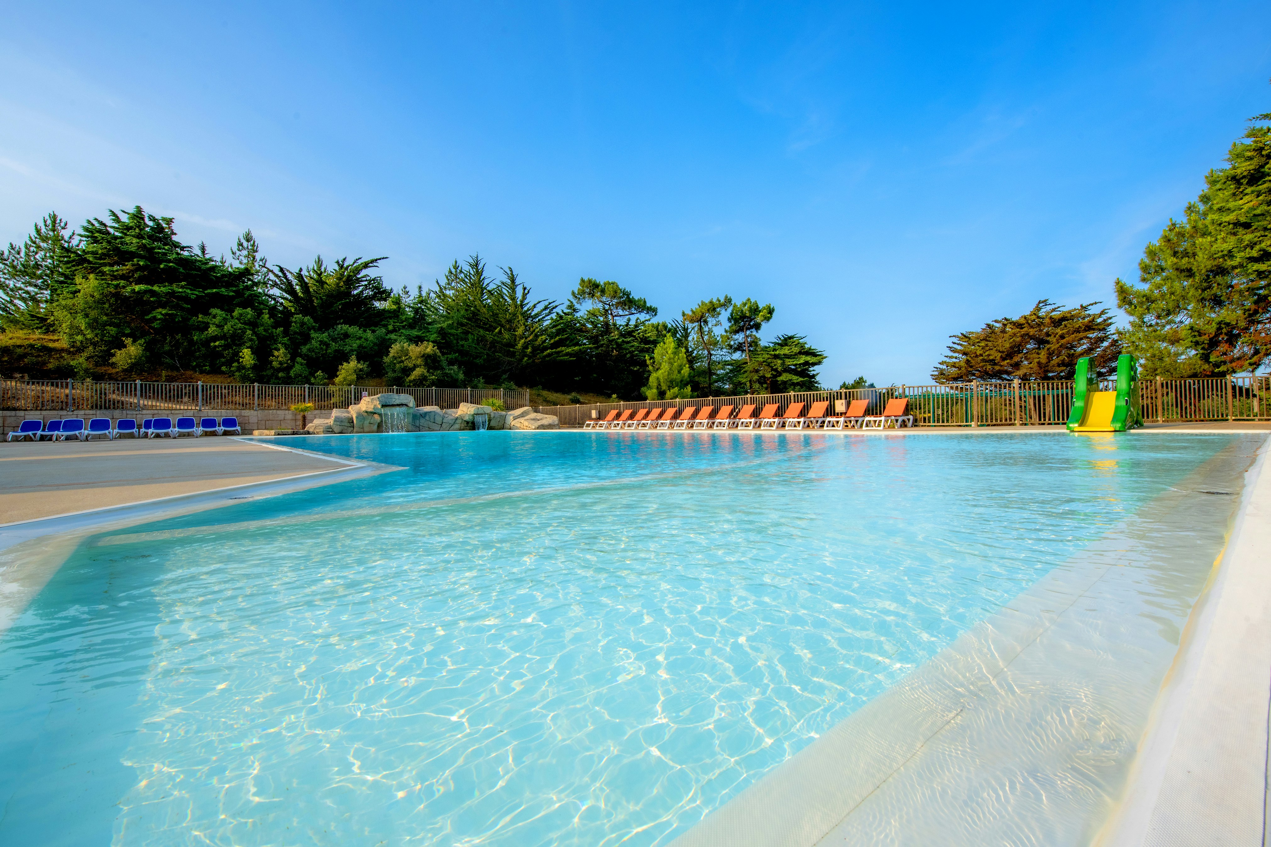 Camping Plage des Tonnelles  Campéole Plage des Tonnelles - Pool im Freien auf dem Campingplatz