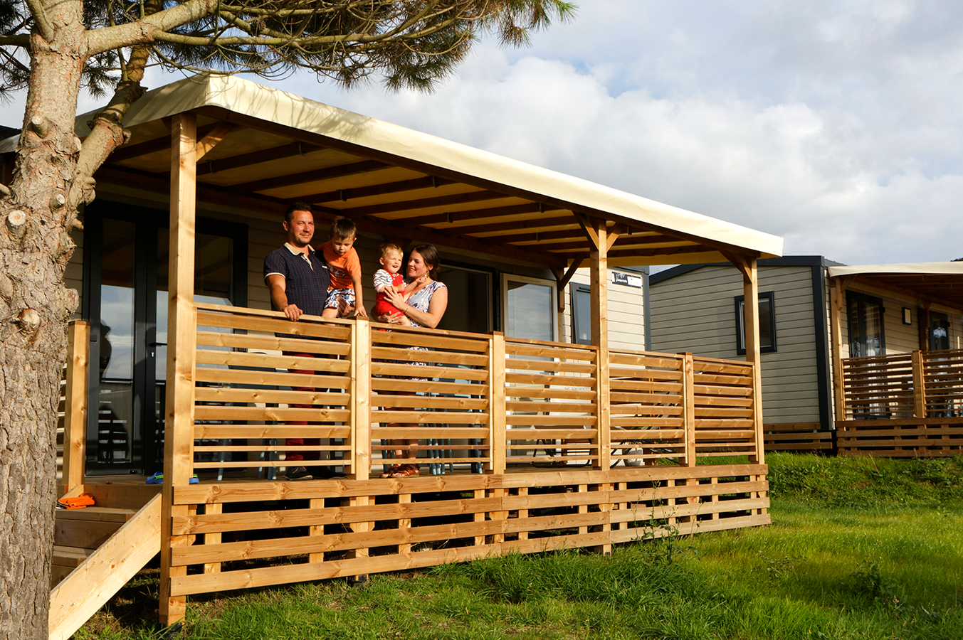 Camping Trezmalaouen  - Mobilheim mit Terrasse auf dem Campingplatz