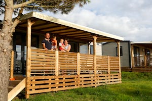 Camping Trezmalaouen - Mobilheim mit Terrasse auf dem Campingplatz