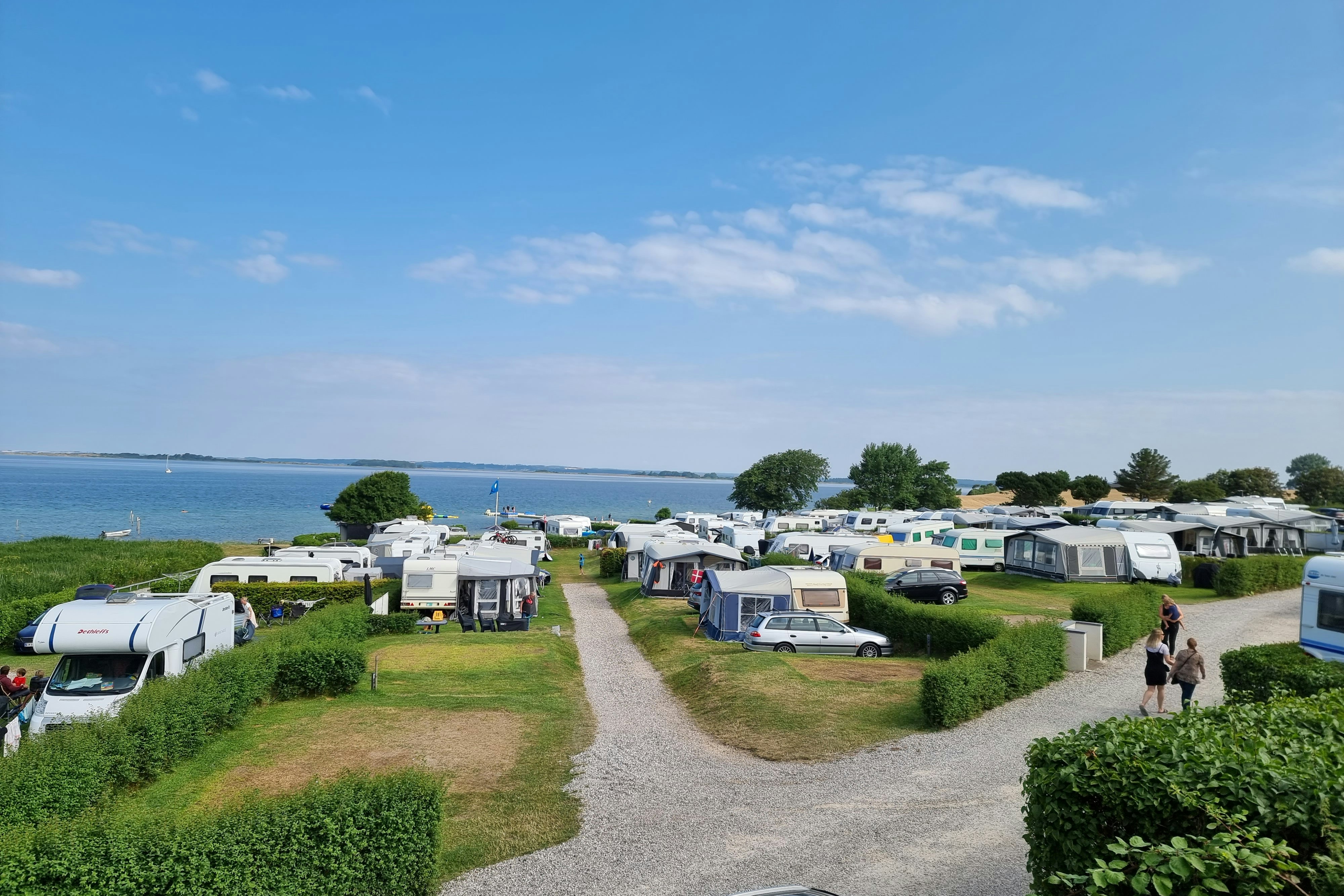 CampOne Bøjden Strand - Wohnmobil- und  Wohnwagenstellplätze im Grünen