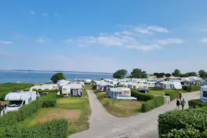 CampOne Bøjden Strand - Wohnmobil- und Wohnwagenstellplätze im Grünen