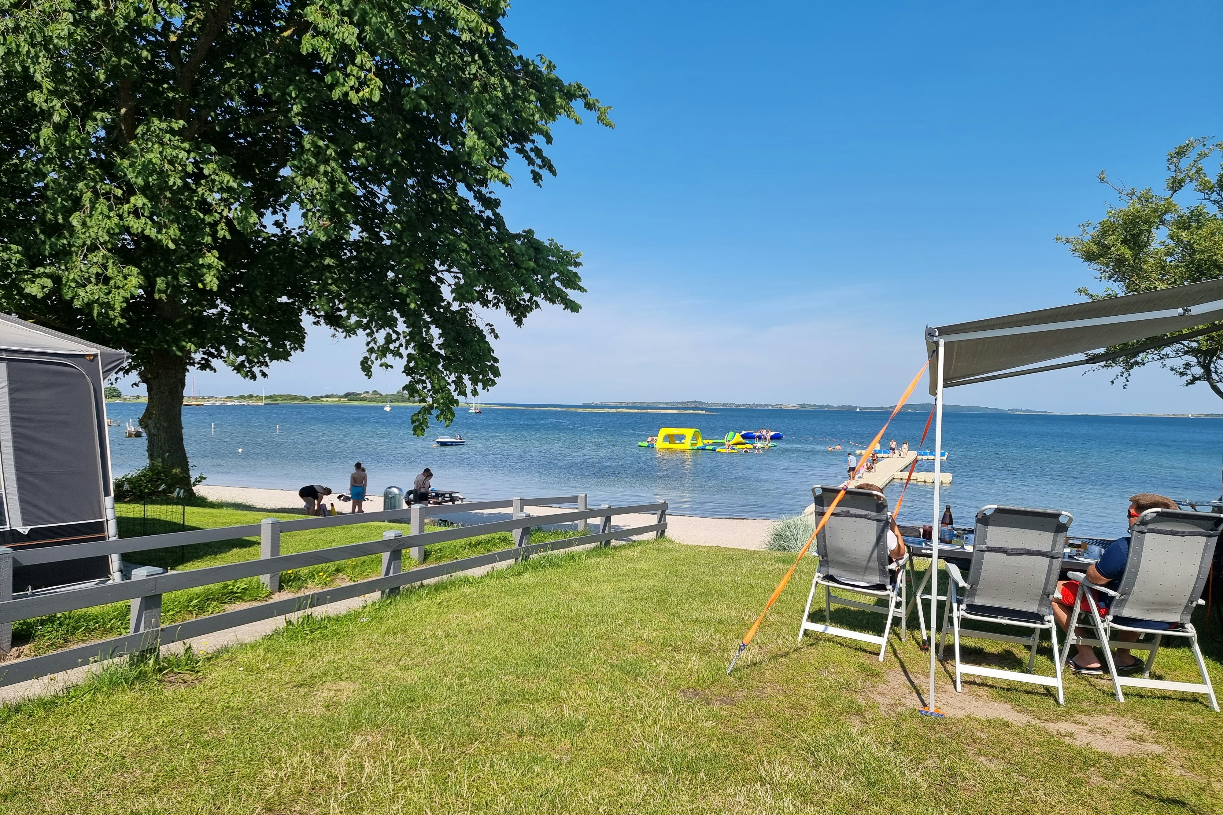 CampOne Bøjden Strand - Wohnmobil- und  Wohnwagenstellplätze im Grünen