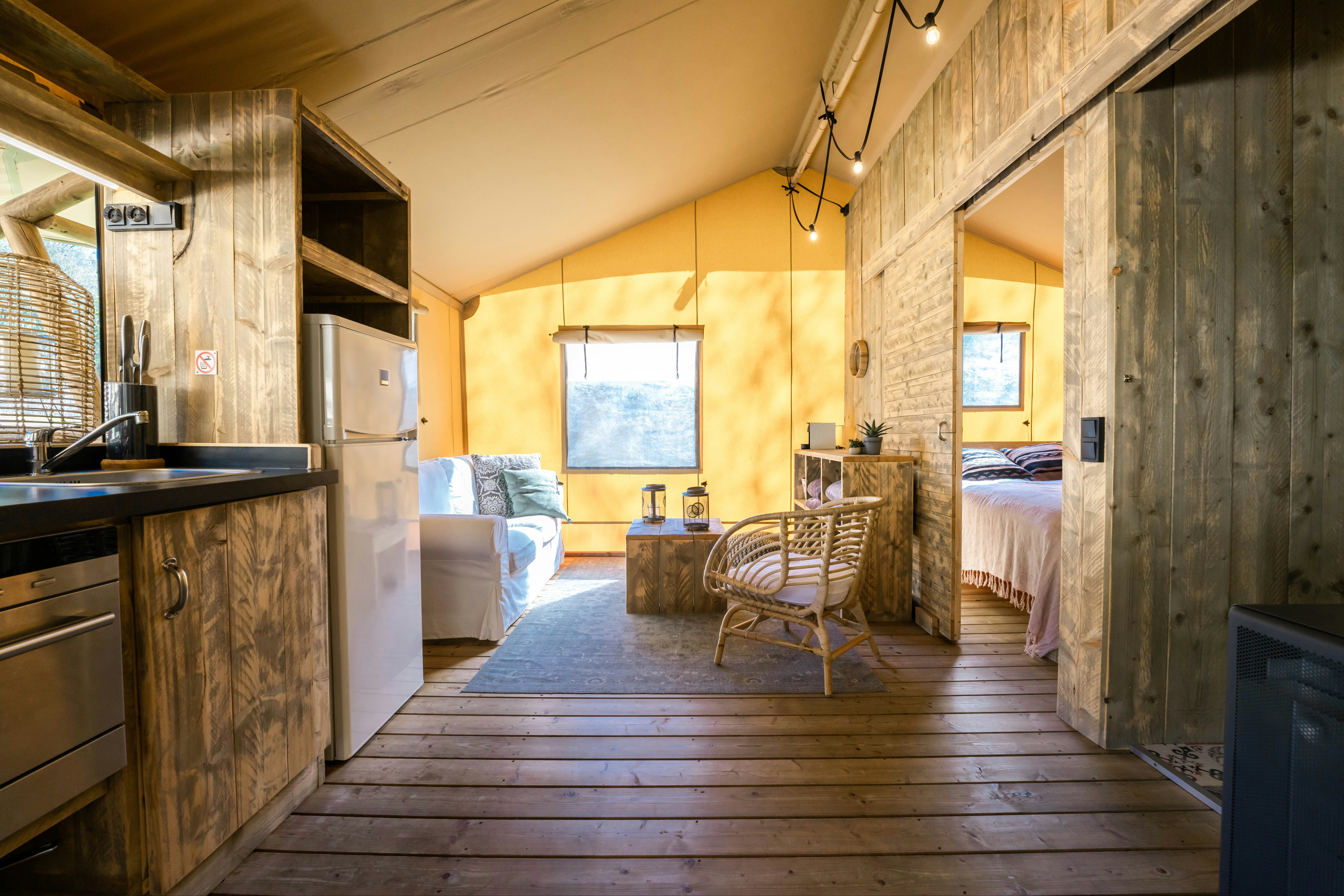 Glamping Can Bora Lodges  - Innenansicht eines Glamping-Zeltes