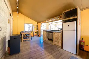 Glamping Can Bora Lodges - Küchenzeile in einem Glamping-Zelt