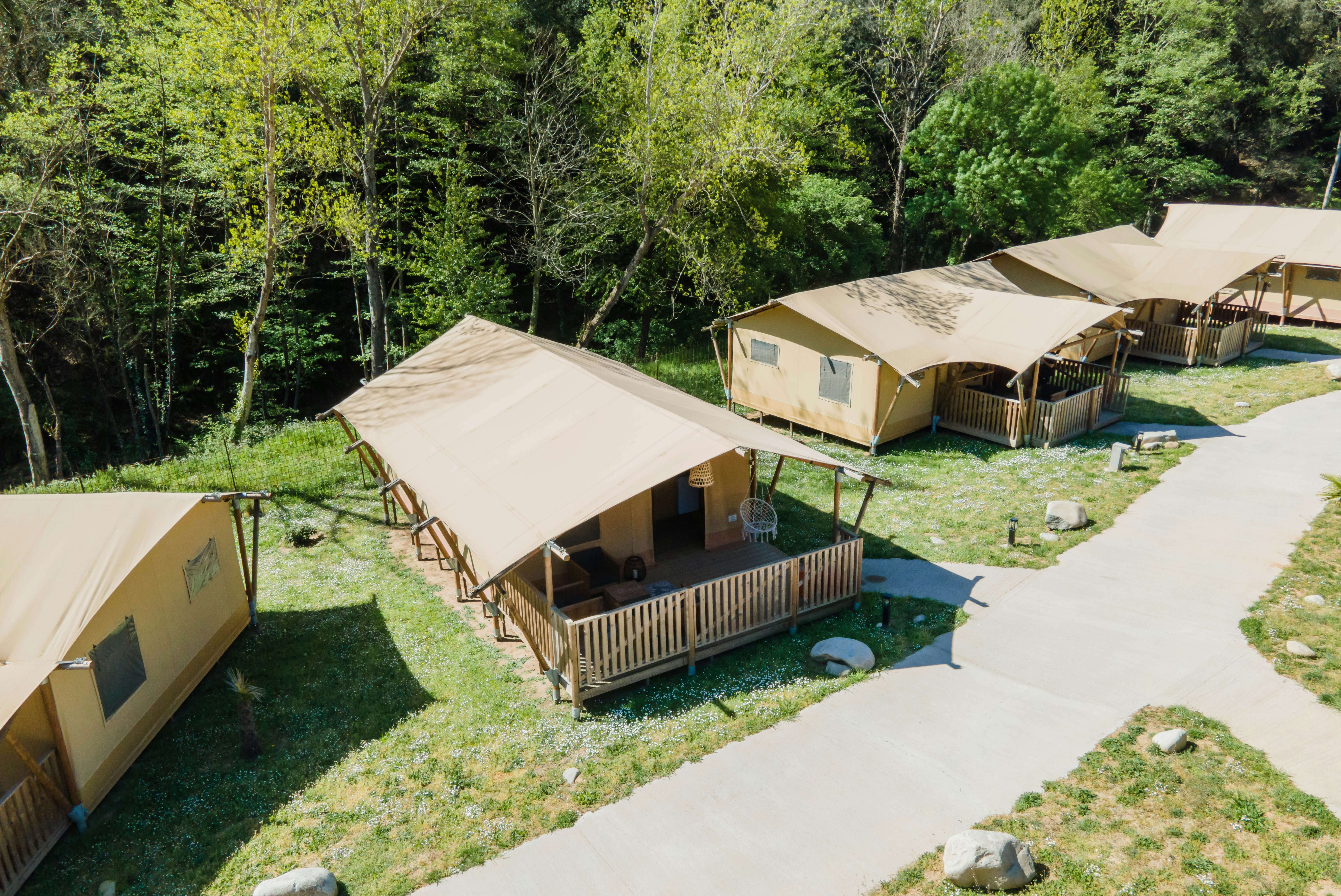 Glamping Can Bora Lodges - Blick auf die Glamping-Zelte