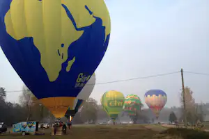 Canoe Camping - Heißluftballons auf dem Campingplatz