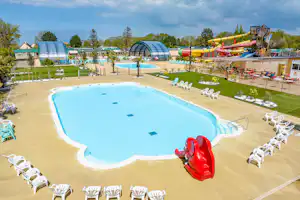 Capfun camping Château d'Arvid - Freibad auf dem Campingplatz