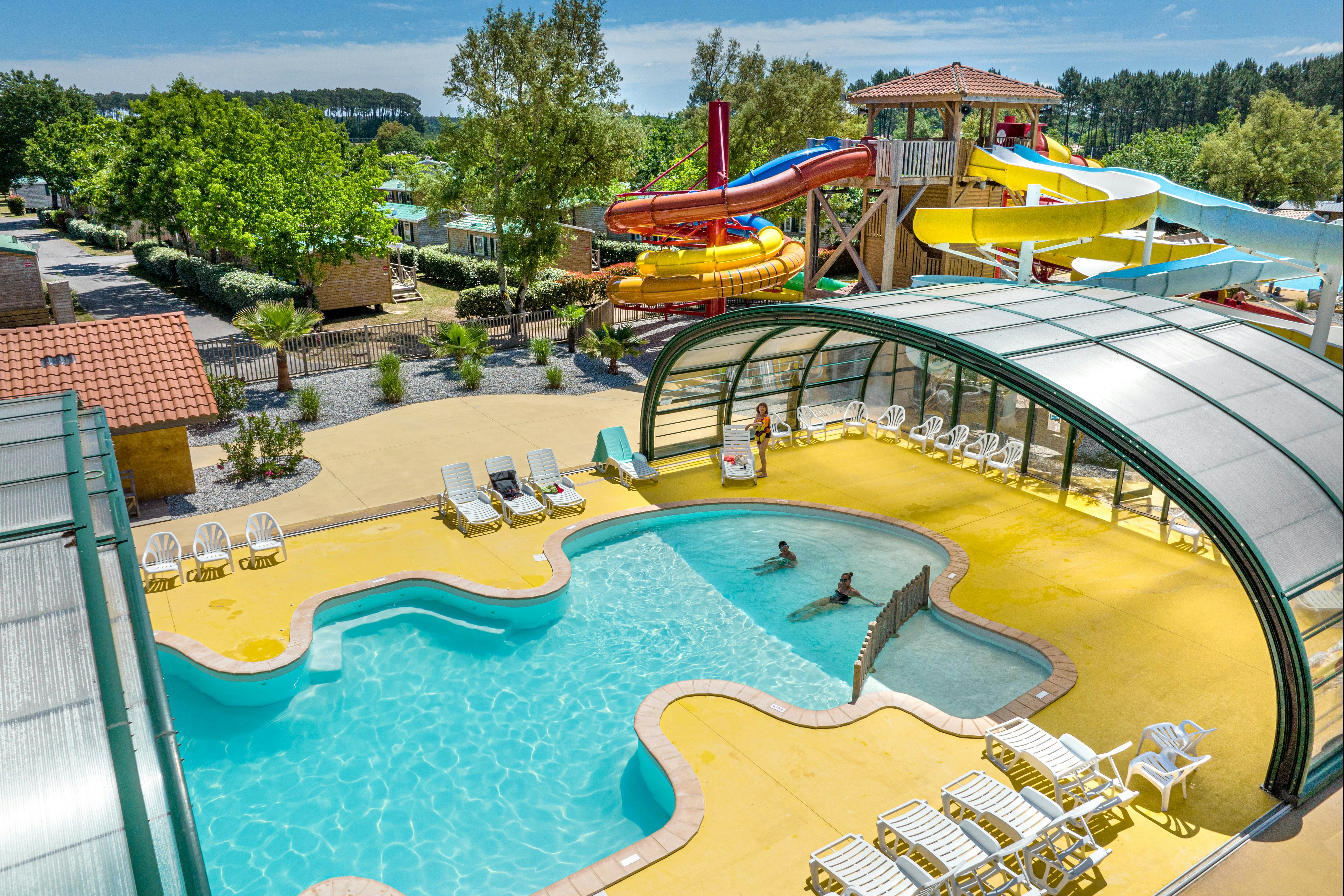 Capfun camping Clown Océan - Überdachtes Becken im Wasserpark des Campingplatzes