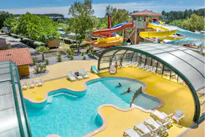 Capfun camping Clown Océan - Überdachtes Becken im Wasserpark des Campingplatzes