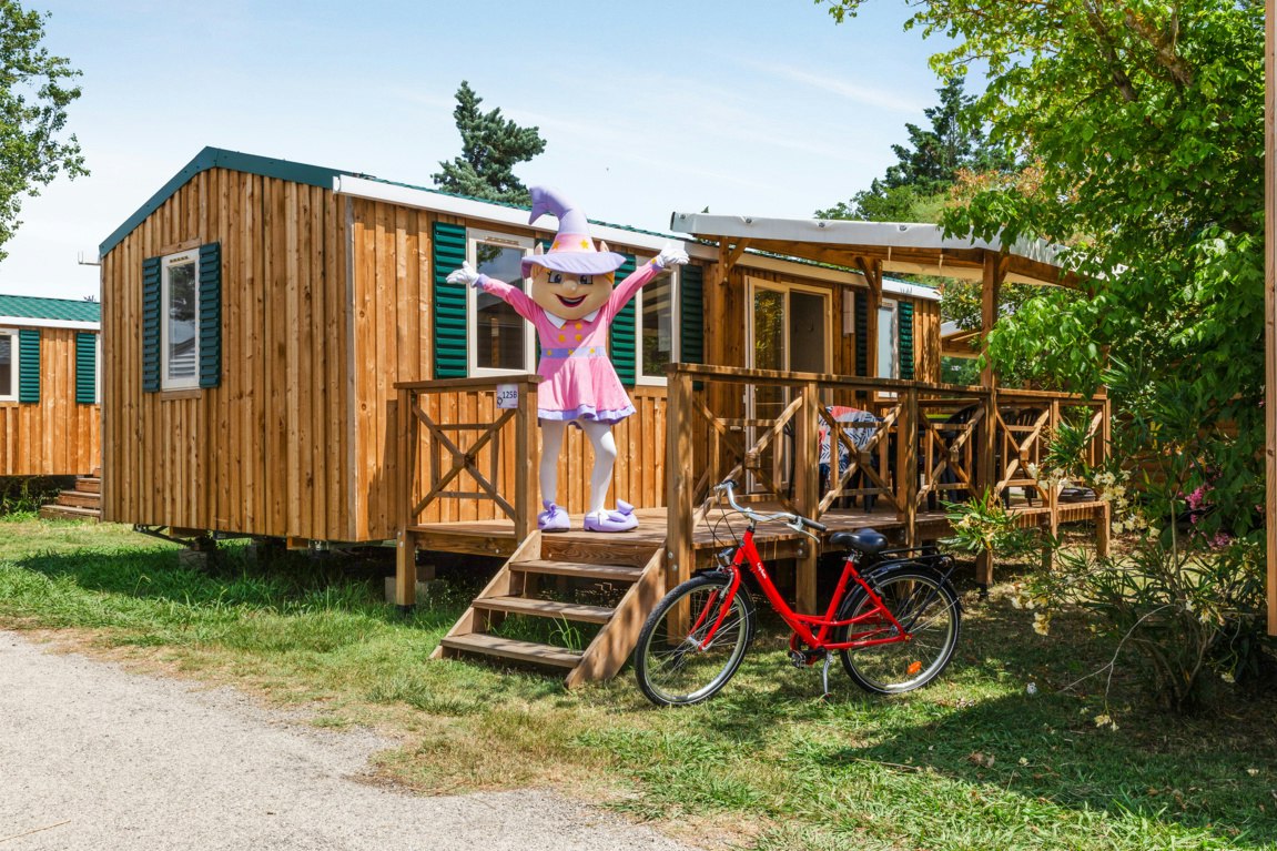 Capfun camping Emeraude - Mobilheim mit Terrasse auf dem Campingplatz