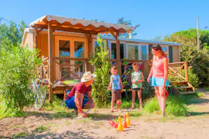 Capfun camping Féerix - Mobilheim mit Terrasse auf dem Campingplatz