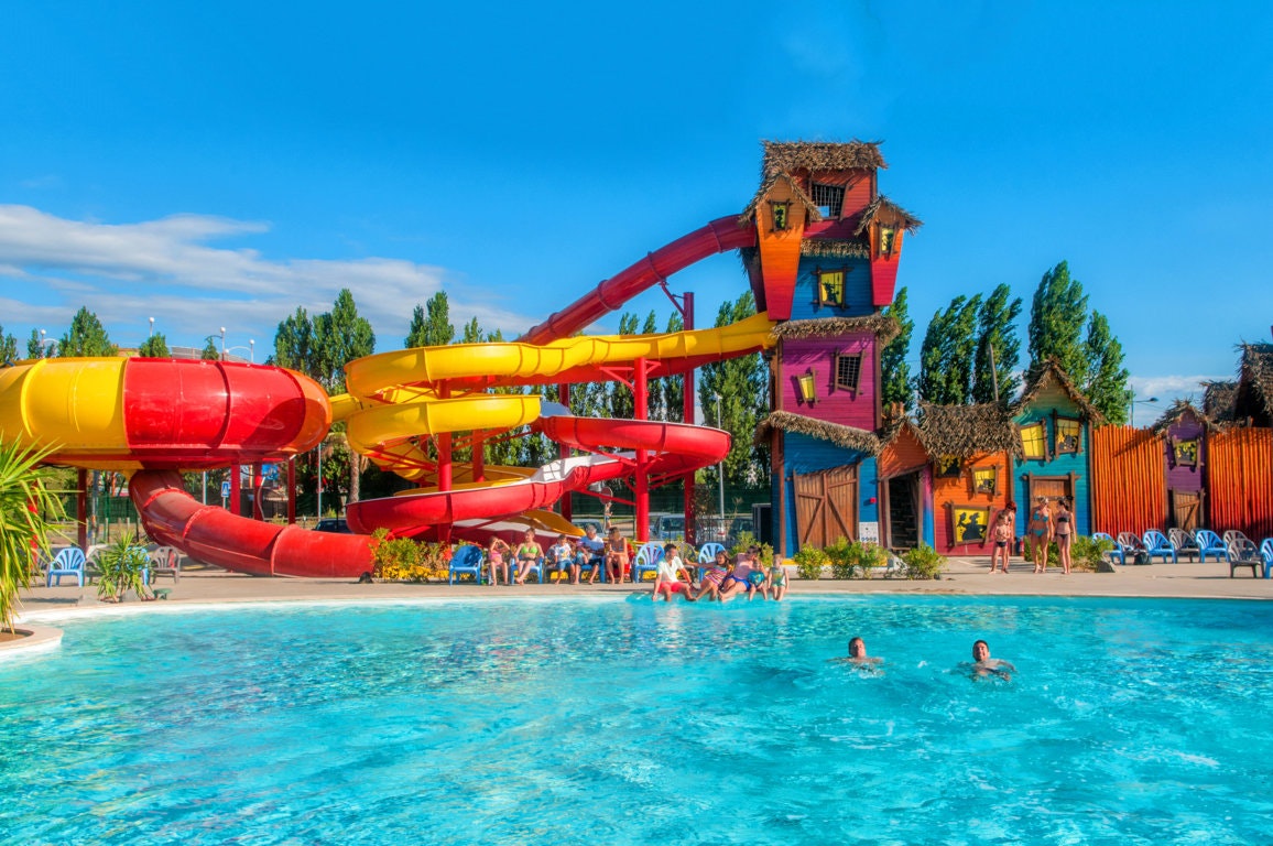 Capfun camping Féerix - Freibad mit Rutsche auf dem Campingplatz