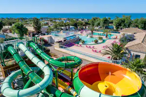 Capfun Camping Flots Bleus - Luftaufnahme des Freibades auf dem Campingplatz