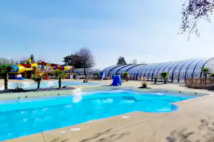 Capfun Camping Fort Falabraque - Freibad auf dem Campingplatz