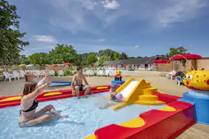 Capfun Camping Fort Falabraque - Kinderbecken im Freibad des Campingplatzes