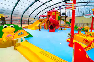 Capfun Camping Fredland - Indoor-Spielplatz auf dem Campingplatz