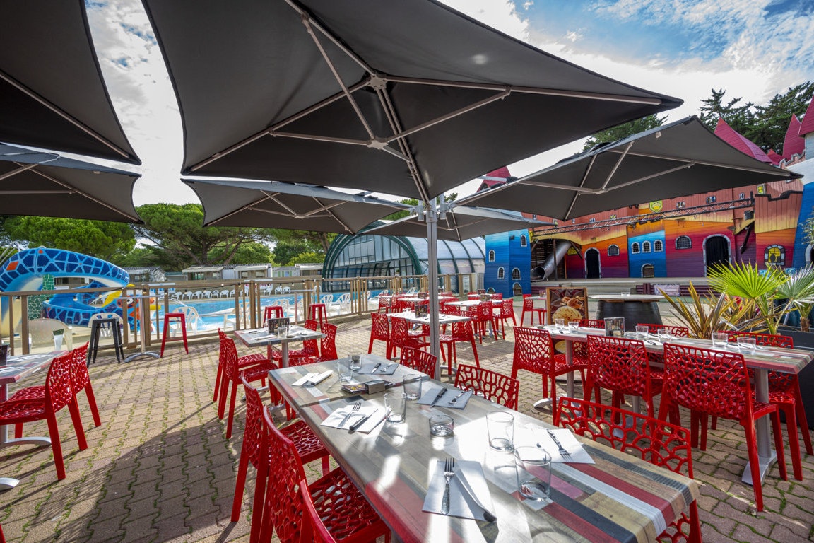 Capfun camping La Bonne Etoile  - Restaurant mit Terrasse auf dem Campingplatz