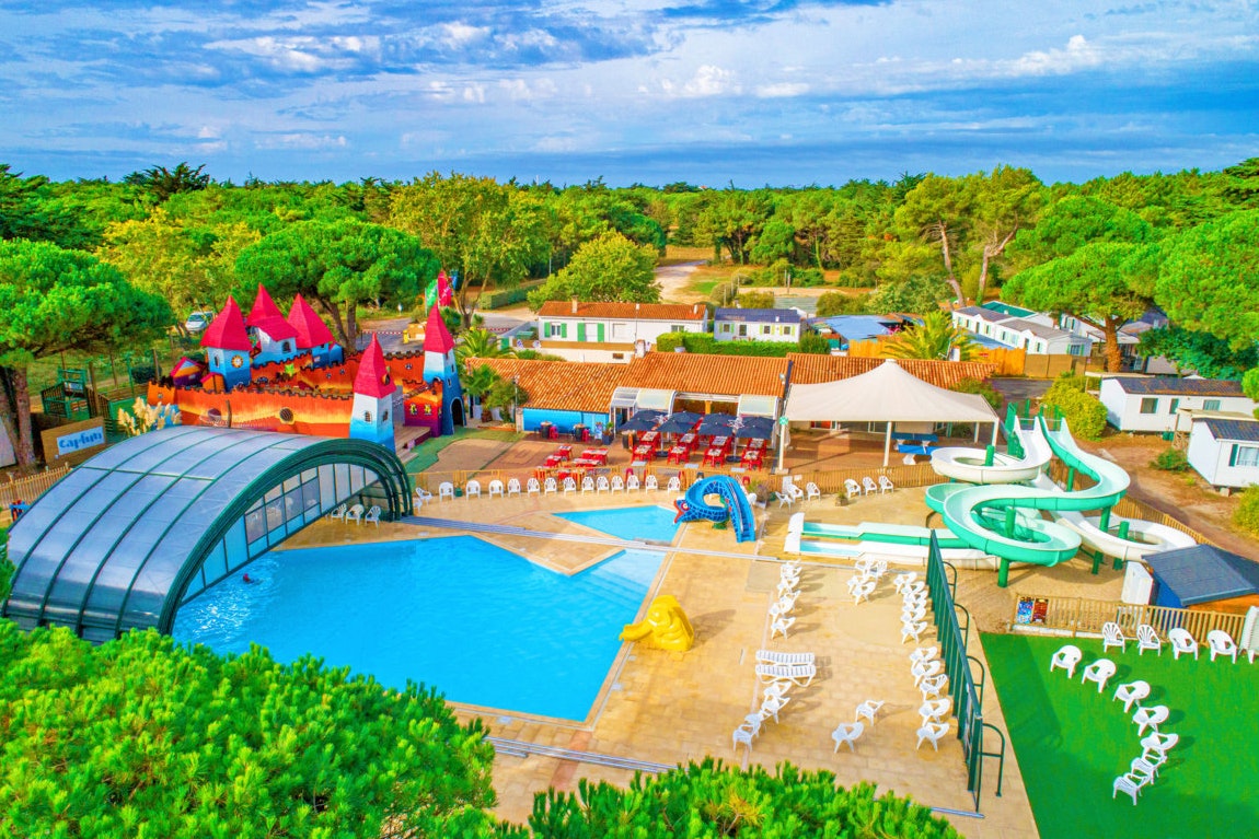 Capfun camping La Bonne Etoile - Freibad mit Rutschen auf dem Campingplatz
