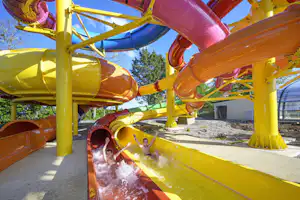 Capfun camping La Citadelle de Loustic - Rutschen im Wasserpark des Campingplatzes