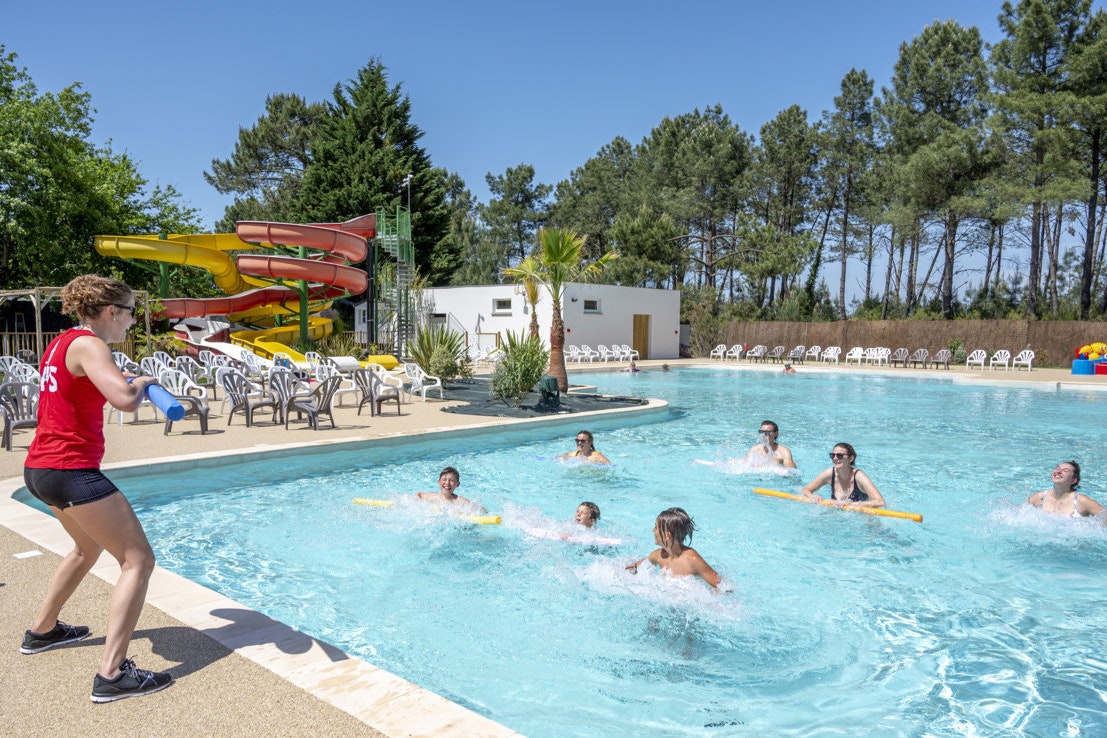 Capfun camping La Pinéda  - Aquafitness im Freibad des Campingplatzes