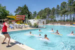 Capfun camping La Pinéda - Aquafitness im Freibad des Campingplatzes
