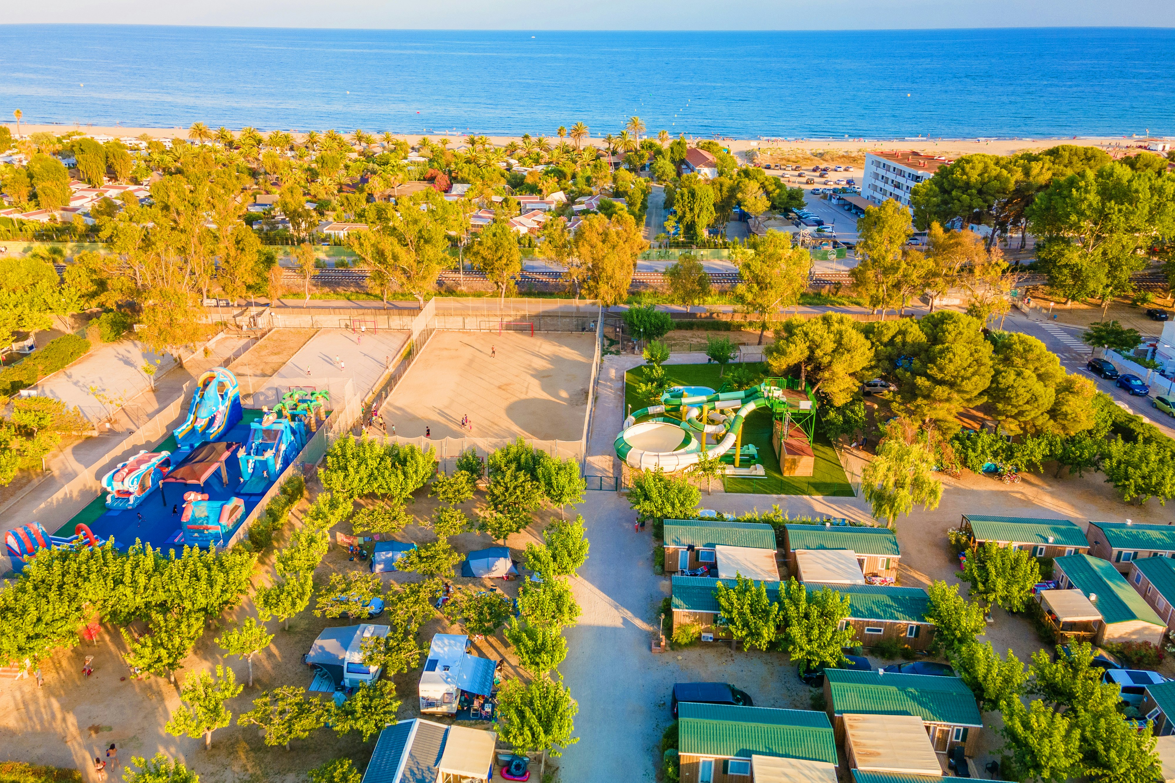 Capfun camping l'Alba  - Campingplatz aus der Vogelperspektive