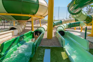 Capfun camping l'Alba - Rutschen im Wasserpark des Campingplatzes