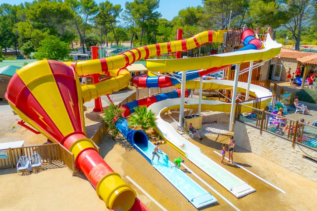 Capfun camping L'Arbois du castellet  - Rutschen im Wasserpark des Campingplatzes