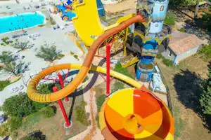 Capfun camping Le Beauregard - Rutschen im Wasserpark des Campingplatzes