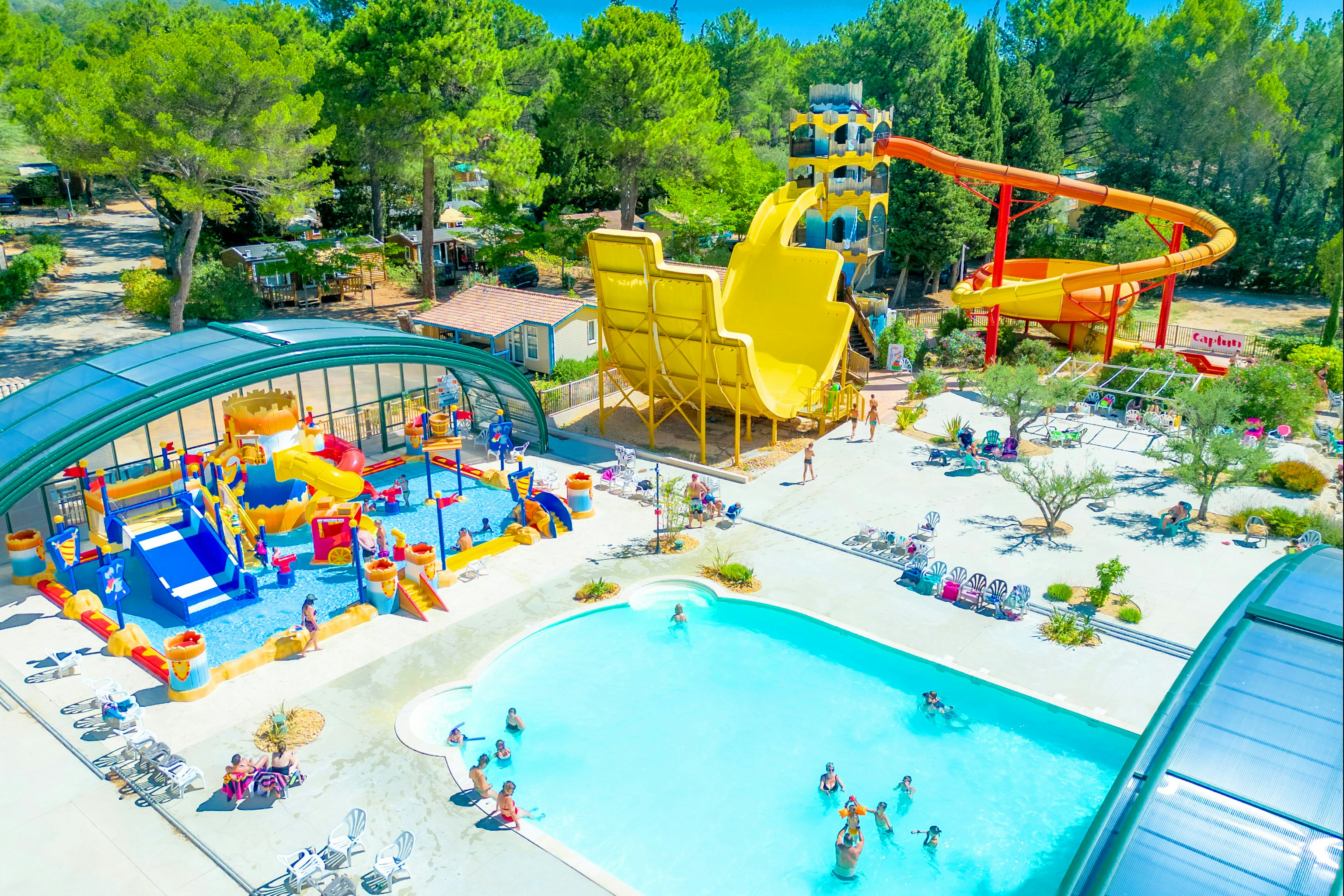Capfun camping Le Beauregard - Blick auf das Freibad mit Wasserrutschen