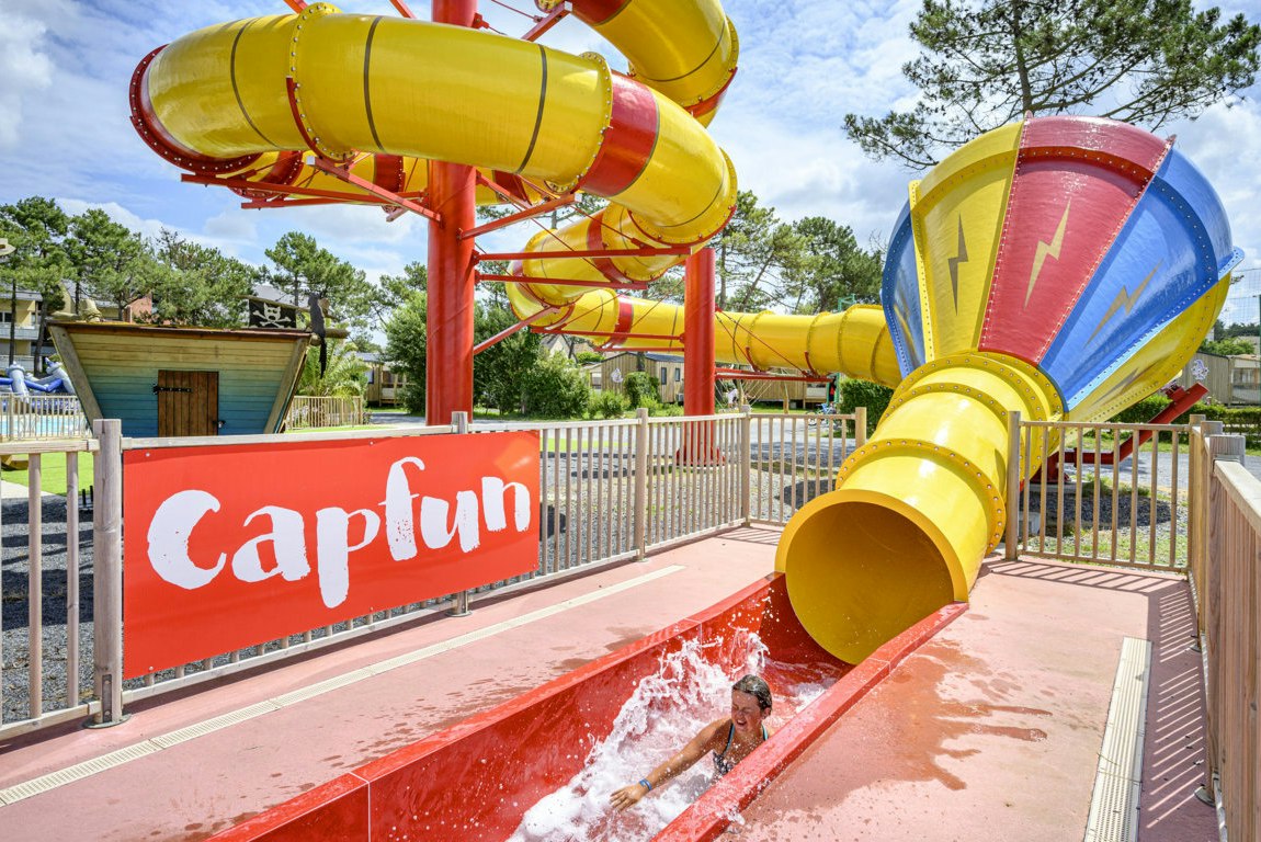 Capfun camping Le Joncal - Rutschen im Wasserpark des Campingplatzes