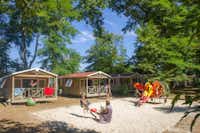Capfun camping Le Paradis de Bazas  - Mobilheime auf dem Campingplatz mit Kinderspielplatz