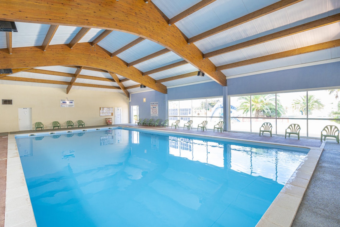 Capfun camping Les Dauphins Bleus - Hallenbad auf dem Campingplatz