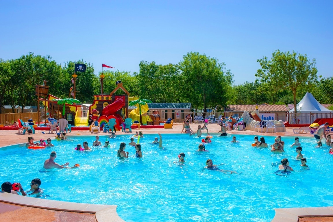 Capfun camping Les Huttes - Wasserpark auf dem Campingplatz