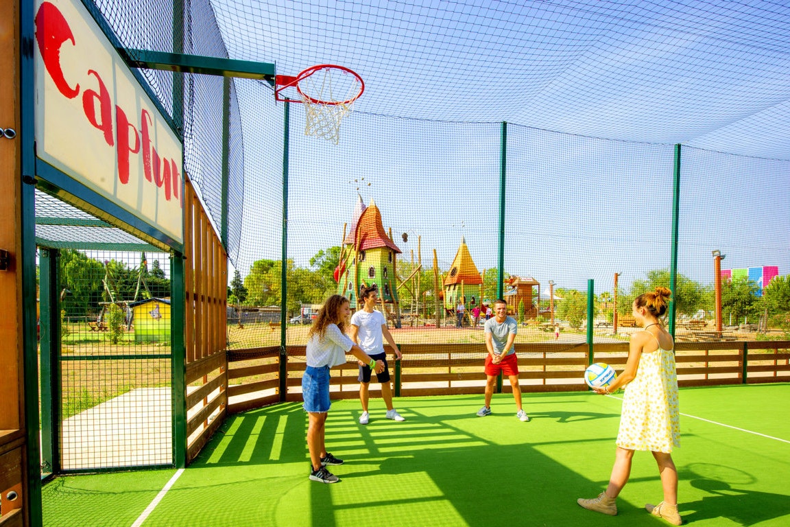 Capfun camping Les Ondines - Sportplatz auf dem Campingplatz