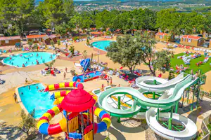 Capfun camping Les Pinèdes du Luberon - Rutschen im Wasserpark des Campingplatzes