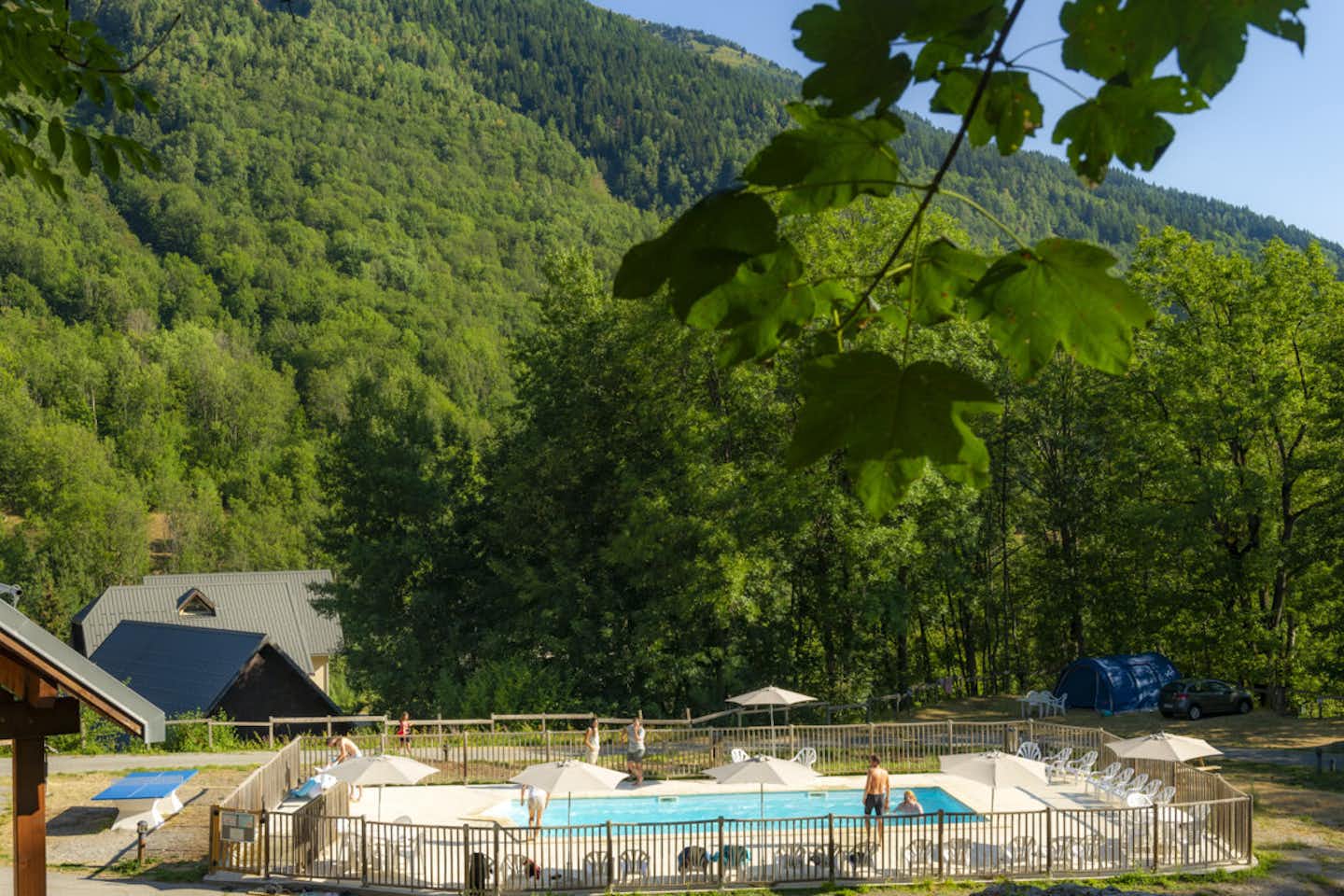 Capfun camping Saint Colomban - Pool auf dem Campingplatz