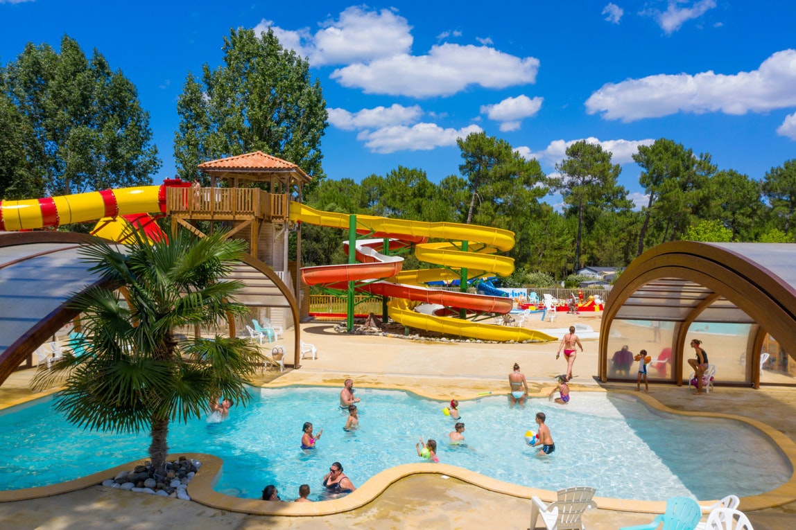 Capfun camping Zéphir - Pool mit Überdachung auf dem Campingplatz