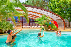 Capfun Campingplatz An Trest - Pool mit Überdachung auf dem Campingplatz