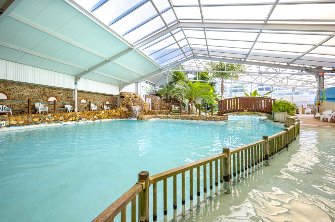 Capfun Campingplatz Le Cénic - Hallenbad auf dem Campingplatz