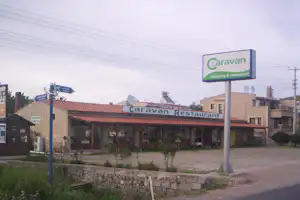 Caravan Camping Bergama - Außenansicht vom Restaurant und Einfahrt vom Campingplatz