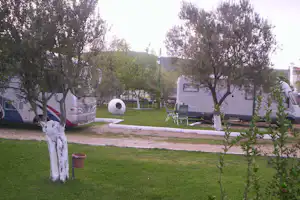 Caravan Camping Bergama - Wohnwagenstellplatz vom Campingplatz im Grünen