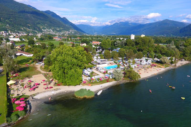 Caravan Camping Miralago  -  Luftaufnahme vom Campingplatz am Lago Maggiore in den Alpen