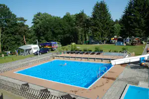 Caravan Camping Sächsische Schweiz - Pool mit Wasserrutsche auf dem Campingplatz
