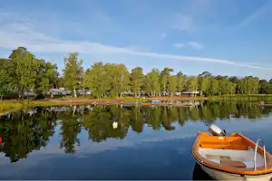 Caravan Club Timmernabbens Camping - Ein Boot auf dem See