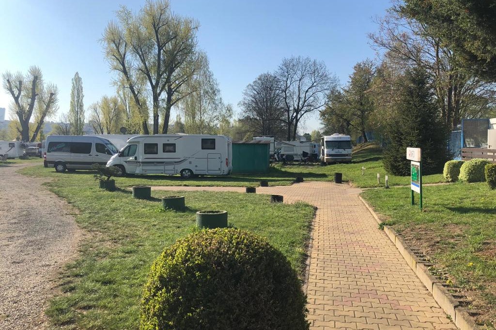 Caravan Park Císařská Louka - Wohnmobil- und  Wohnwagenstellplätze auf dem Campingplatz