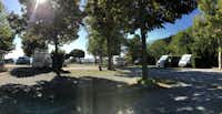 Caravan Park La Vesima - Wohnmobil- und  Wohnwagenstellplätze im Schatten der Bäume