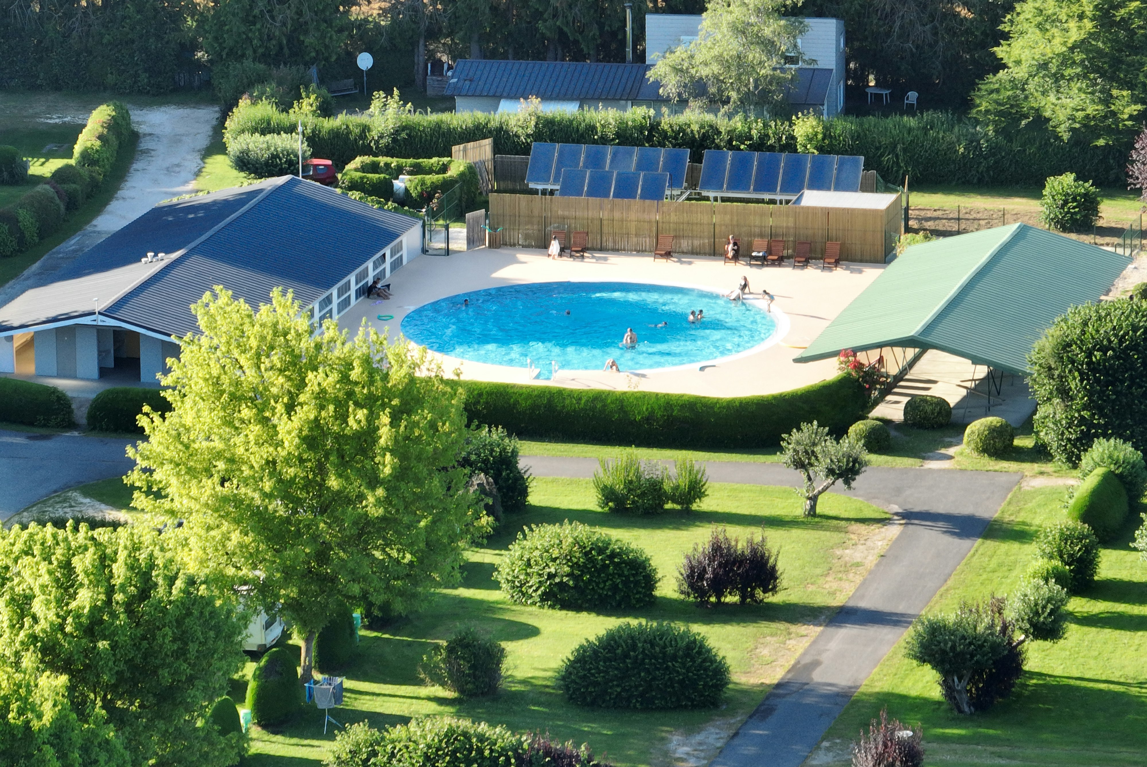 Caravaning des 4 Vents  - Luftaufnahme des Campingplatzes mit Pool