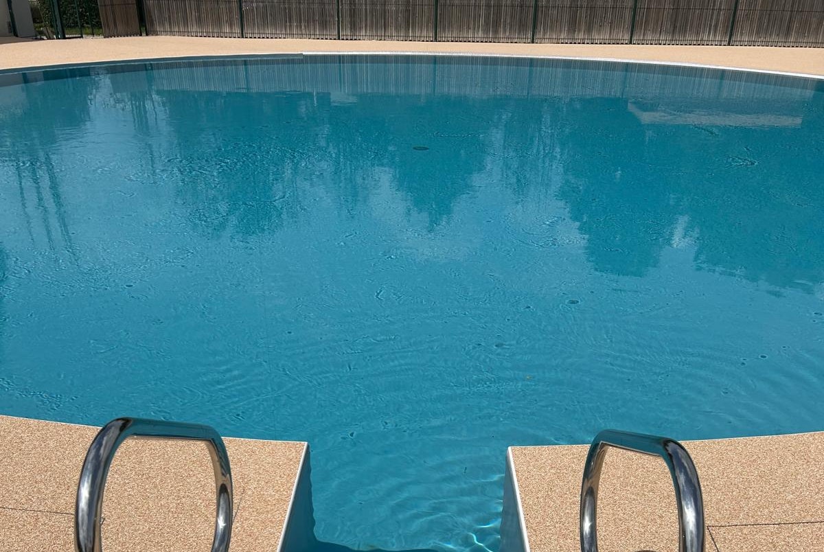 Caravaning des 4 Vents - Pool im Freien auf dem Campingplatz